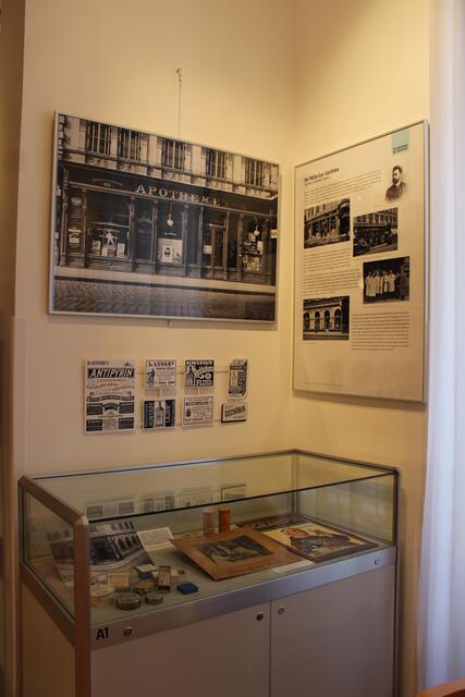 Anlässlich des Tag der Bezirksmuseen wurde die Ausstellung "Die Apotheken der Josefstadt - Johanna, Maria, der Kaiser, ein alter Löwe und die Welt". | Foto: Sabine Ivankovits