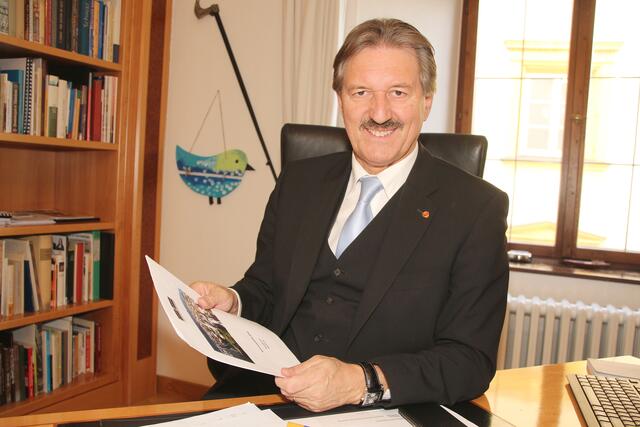 Hans Lintner verlässt nach 25 Jahren im Amt die politische Bühne.  | Foto: Walpoth