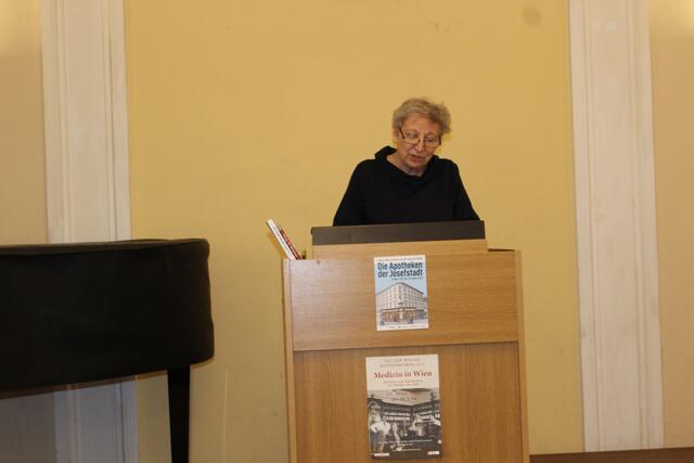Maria Ettl, Leiterin des Bezirksmuseum Josefstadt, lud am 13. März zum Tag der Bezirksmuseen. | Foto: Sabine Ivankovits