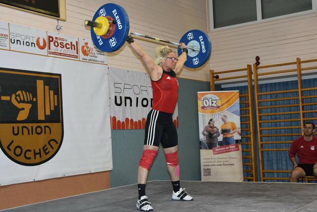 Christiane Schröcker (Innviertel) mit 68 kg im Reißen

Foto: Conny Högg