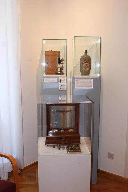 Anlässlich des Tag der Bezirksmuseen wurde die Ausstellung "Die Apotheken der Josefstadt - Johanna, Maria, der Kaiser, ein alter Löwe und die Welt". | Foto: Sabine Ivankovits