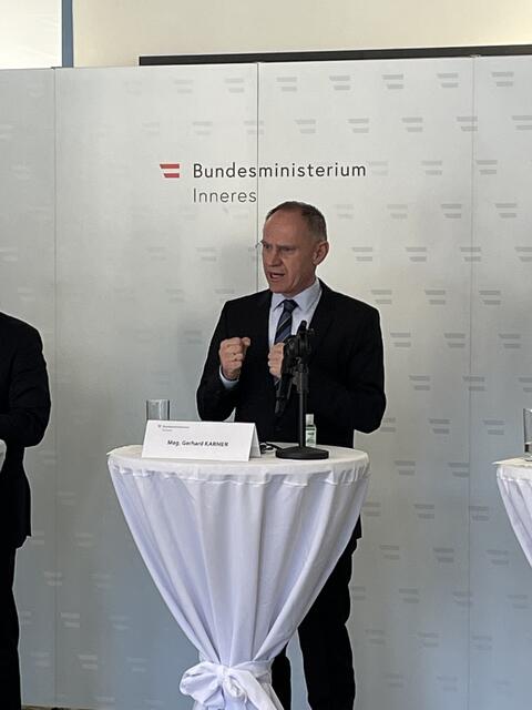 Der Innenminister Karner stellte den Ausbau am Wiesenhof Absam vor.