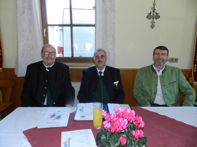 Bgm Josef Denk Kasten, Obmann des ÖKB Johann Grubmüller Bgm Rupert Hobl Stössing