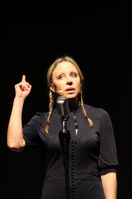 Nina Proll überzeugte mir ihrer ausdrucksstarken Performance und glasklaren Stimme die Besucher des Musiksommers Bad Schallerbach. | Foto: Christina Gärtner