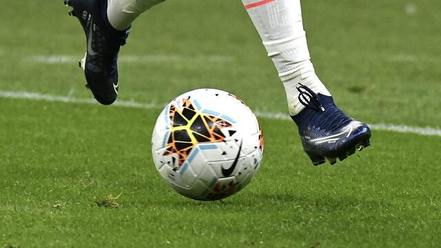 Auch in der BL Süd rollt der Ball wieder.  | Foto: shutterstock.com/Paolo Bona (Symbolfoto)