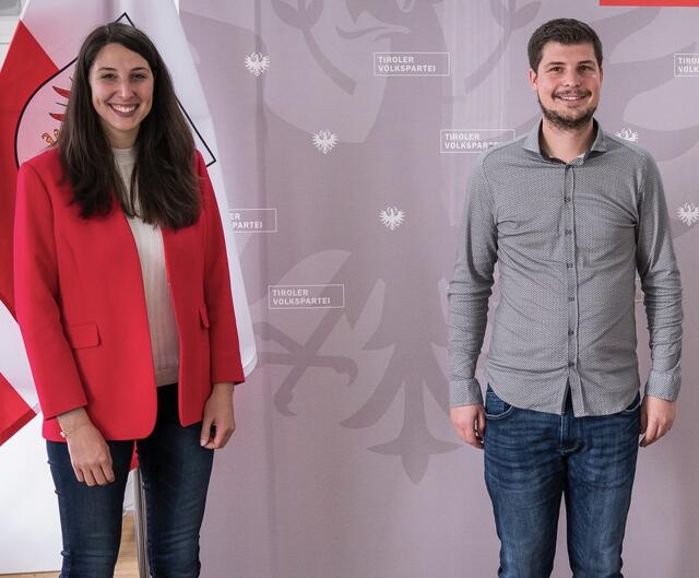 Landesobfrau Sophia Kircher und Tirols zweitjüngster Bürgermeister Patrick Holzknecht, Jüngster aus den Reihen der JVP Tirol. | Foto: Simon Fischler