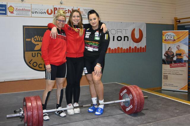 Ladypower im Team der WKG Innviertel.
von links: Christiane Schröcker, Lena Raidel und Sarah Fischer.

Foto: Conny Högg