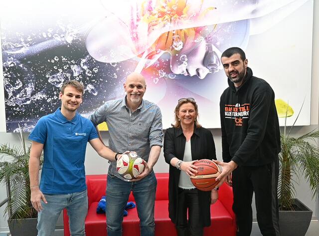 Stadträtin Maria-Theresia Eder mit Geschäftsführer Wolfgang Ziegler und den beiden Trainern Sebastian Klicka (FC Klosterneuburg) und Edin Bavcic (BK Klosterneuburg) | Foto: Happyland