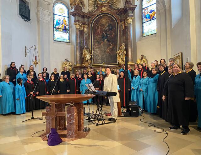 Einer der größten Gospel-Chöre Europas - "The Longfield Gospel Choir" war zu Gast in Marz.