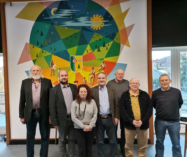 Der neue Vorstand am Foto von Links:
Rechnungsprüfer Rudolf Fleischmann, Vorsitzender Lukas Brodtrager, Finanzreferentin Ulrike Hammer, Schriftführer Dr. Martin Fischer, Vorsitzenderstv. Adolf Michel, Rechnungsprüfer Christian Pernsteiner und Finanzreferentinstv. Franz Schneeberger. | Foto: zVg