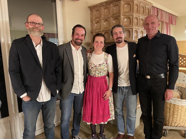 Margret Reinprecht freute sich mit Hermann Tödtling (r.) und "A gentle Conversation" über einen besonders gelungenen Abend. | Foto: Waltraud Fischer