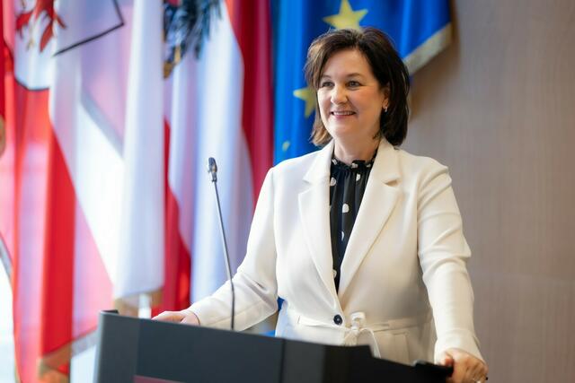 „Das teuerste Leben und teuerste Wohnen bei den gleichzeitig niedrigsten Einkommen beschäftigten uns in Tirol schon seit Jahren.", so die Liste Fritz-Landtagsabgeordnete Andrea Haselwanter-Schneider. | Foto: Liste Fritz