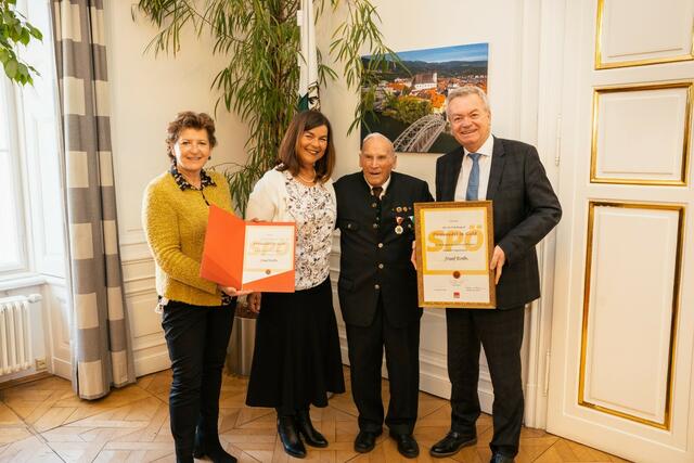 Anton Lang, Ursula Lackner (li) und Andrea Ohersthaller gratulierten Sepp Roth zum 100. Geburtstag | Foto: KK