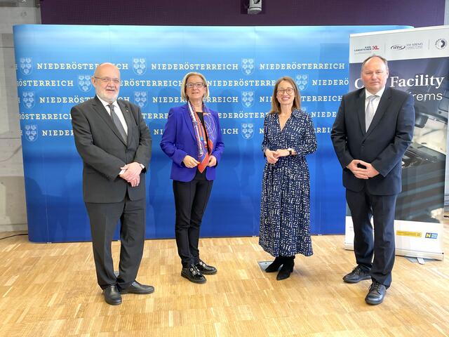 Rektor Rudolf Mallinger, Landeshauptfrau Johanna Mikl-Leitner, Vizerektorin Viktoria Weber und Institutsleiter Harald Hundsberger | Foto: Dotis Necker