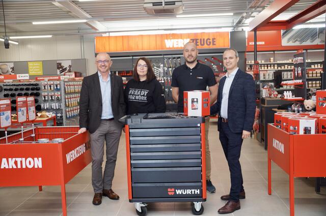 Helmut Reitstätter, Evelyn Gschwandner, Rene Deinhofer und Maximilian Avena bei der Neueröffnung in Ybbs