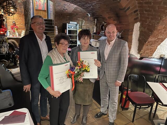 Michael Gassner, Ottilie Pichler, Irmgard Felderer und Norbert Steinwidder (v. l.) bei der feierlichen Ehrung im Restaurant "Pronto" in Graz. | Foto: Pfister