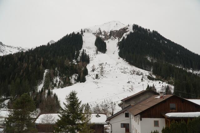 Der Arschberg befindet sich direkt gegenüber des Siedlungsgebietes von Namlos. Seinen Schrecken hat der Berg verloren. | Foto: Reichel