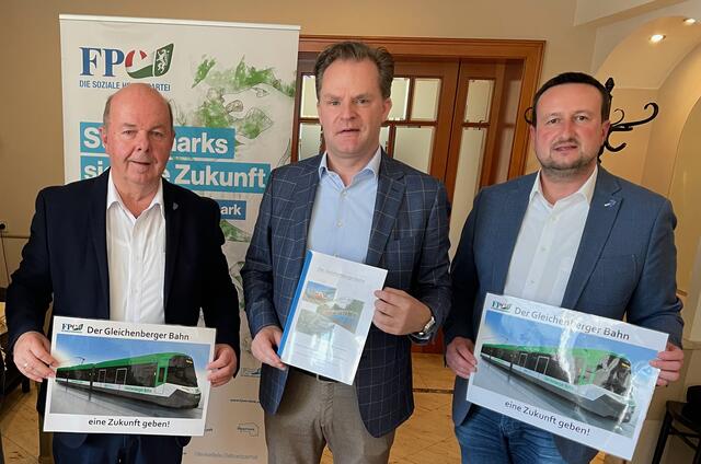Das FPÖ-Trio mit Franz Halbedl, Walter Rauch und Herbert Kober (v.l.) hat ein Verkehrskonzept für die Südoststeiermark ausgearbeitet. | Foto: ReigonalMedien