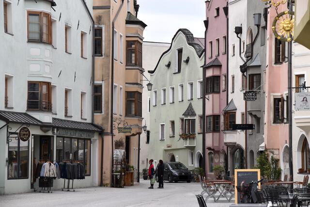 Das vom Tourismus florierende Städtchen war ob der Pandemie in den vergangenen zwei Jahren leerer als sonst. Nun soll es mit dem Glasthema neu bespielt werden.  | Foto: Barbara Fluckinger