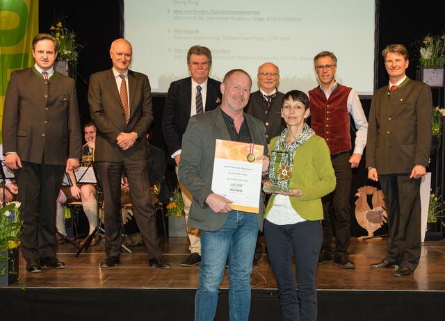 Familie Gspaltl aus Riegersburg punktete mit ihrer Honig-Spezialität.  | Foto: Roschmann