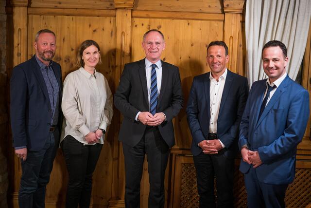 Vernetzungstreffen: Bgm. Reinhard Raggl, Bgm. Melanie Zerlauth, BMI Gerhard Karner, Bgm. Patrik Wolf, Bgm. Daniel Patscheider (v.li.). | Foto: Fischler