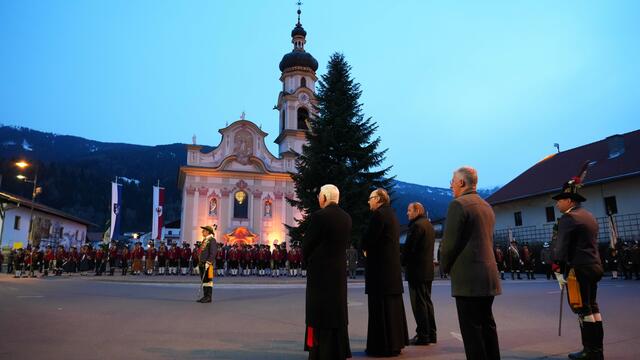 Die angetretenen Formationen bildeten vor der Wallfahrtskirche einen würdigen Rahmen für den landesüblichen Empfang. | Foto: Arno Cincelli