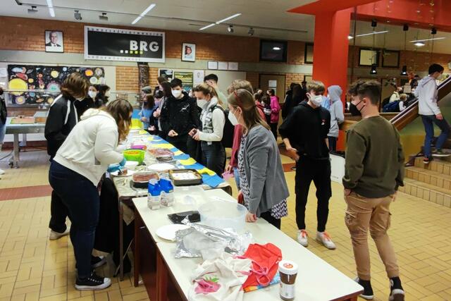 Die 7c initiierte ein Kuchenbuffet. | Foto: BRG