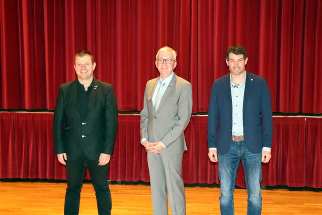 Bürgermeister Herbert Mayer (Mi.) mit seinen beiden Stellvertretern Thomas Hittler (1. Vizebgm., li.) und Mathias Niederbacher (2. Vizebgm.). | Foto: Othmar Kolp