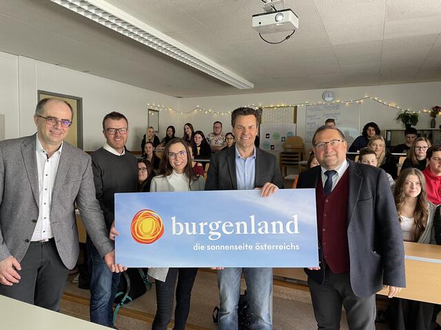 "Didi Tunkel in der Schule": HBLA-Schulleiter Andreas Lonyai, Ronni Gollatz, Tamara Radislovitsch, Dietmar "Didi" Tunkel, Helmut Hofer | Foto: Michael Strini