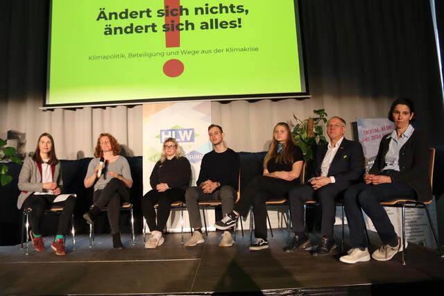 Podiumsdiskussion mit Raphaela Fink, Katharina Rogenhofer, Kerstin Stradner, Georg Guttmann, Gil Trummer, Josef Ober und Michaela Friedl (v.l.). | Foto: RegionalMedien