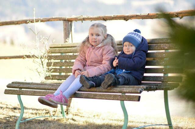 Die kleine Oliviia und ihrer Bruder Daniil sind mit ihrer Mutter aus der Ukraine geflohen. In Judenburg hat die Familie eine sichere Bleibe gefunden. | Foto: Privatfoto