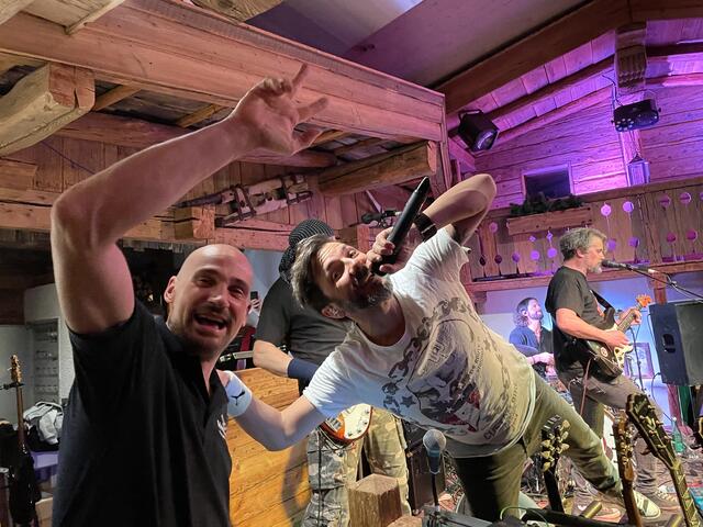 Wirt Hannes Wörgötter, Sänger "Gonzo": LIve-Action! | Foto: Kogler