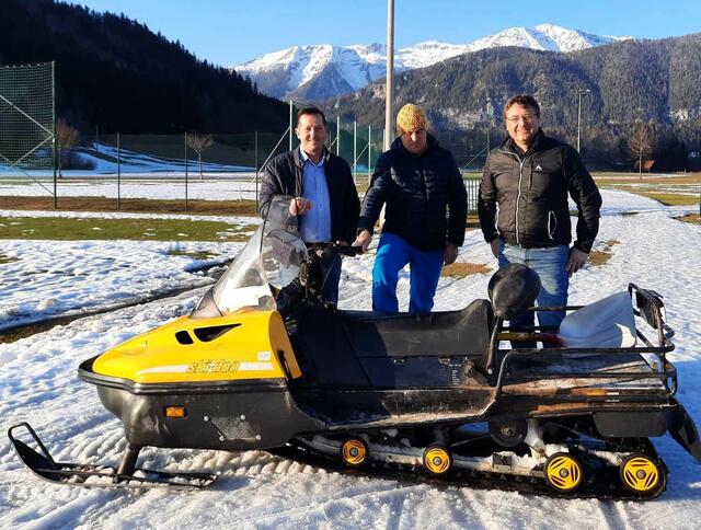 Bürgermeister Kurt Pawluk aus Roßleithen,
Wegewart Mathias Weinzirl, Bürgermeister Berngard Rieser aus Windischgarsten (von links)

 | Foto: Gem. Roßleithen
