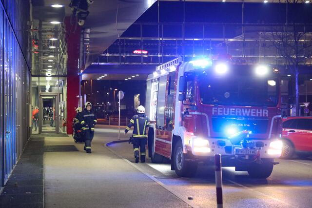 Wieder Feuer in einem Nachtzug in Wels, dieses Mal brach es in einem Abteil aus.