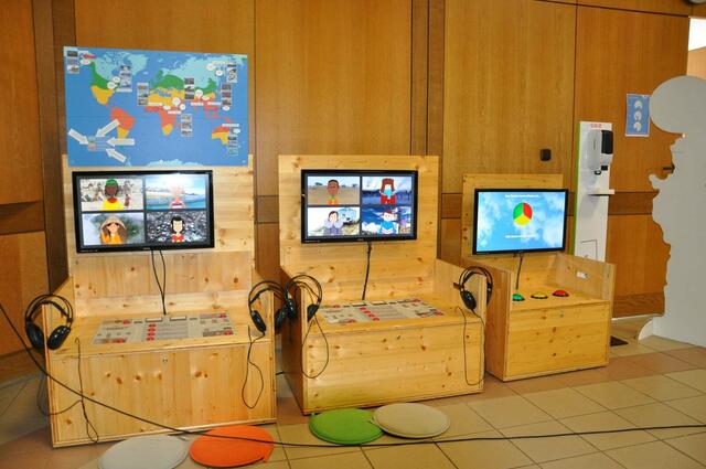 Kinder und Jugendliche können selbst ausprobieren und im Rahmen der Ausstellung zu Klimareporter:innen werden.