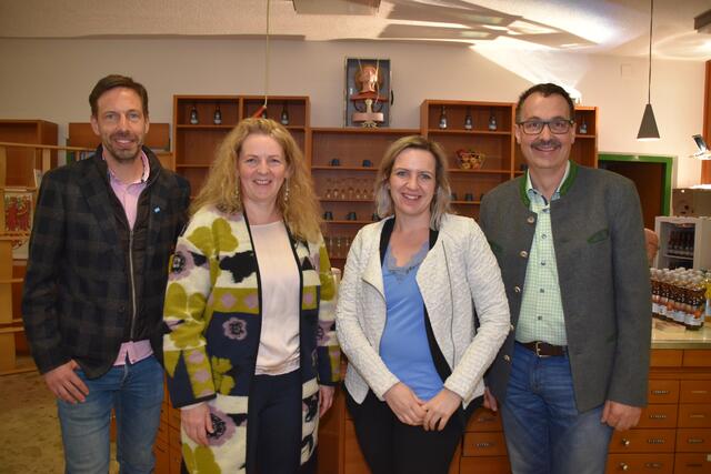 Neustifts neuer Bürgermeister Andreas Gleirscher (r.) und TVB-Obmann Adrian Siller (l.) mit Gebietsbäuerin GR Andrea Pfurtscheller-Fuchs und GR Anita Siller | Foto: Kainz