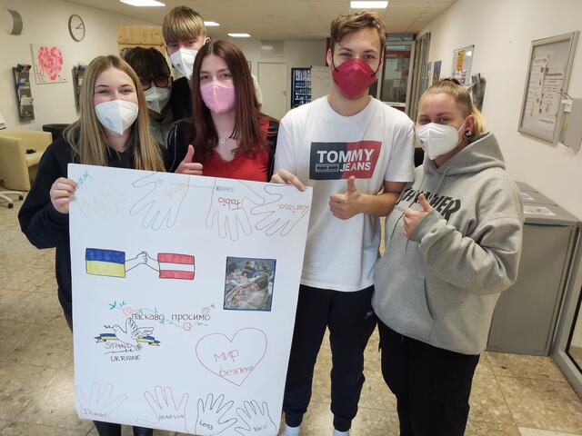 Schüler:innen der Landesberufsschule Mitterdorf sammelten Sachspenden für die Menschen in der Ukraine | Foto: B. Almer