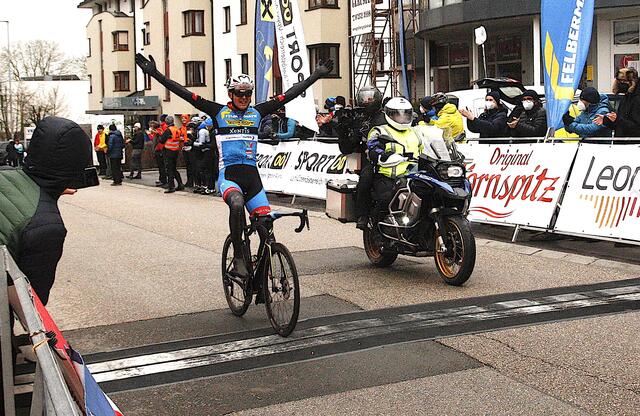 Der Sieger des letzten Jahres, Moran Vermeulen bei Schneesturm und Minusgraden.

