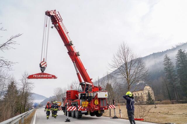 Ein Kleintransporter musste in Lunz am See geborgen werden. | Foto: Doku NÖ