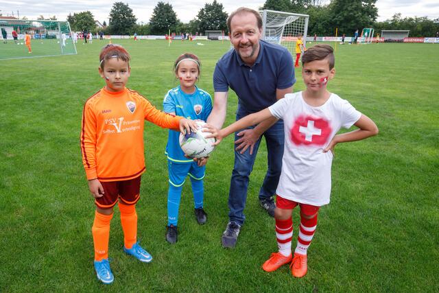  OÖ Familienbund-Landesobmann Bernhard Baier freut sich auf viele Nachwuchskicker bei der Familienbund-Kids-WM 2022. | Foto: OÖ Familienbund