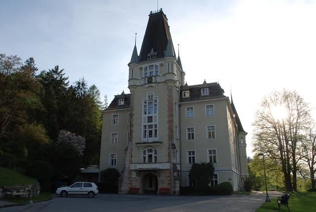 50 Kinder aus der Ukraine werden im Schloss Mentlberg untergebracht. Das Jugendland bietet um Hilfe und Spenden. | Foto: Hafelekar