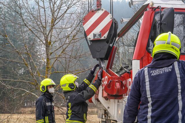 Ein Kleintransporter musste in Lunz am See geborgen werden. | Foto: Doku NÖ
