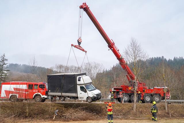 Ein Kleintransporter musste in Lunz am See geborgen werden. | Foto: Doku NÖ