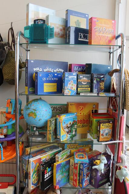 Öko Mattighofen: Die verkaufte Ware stammt aus Spenden von Altstoffsammelzentren oder Privatpersonen.  | Foto: Bernbacher