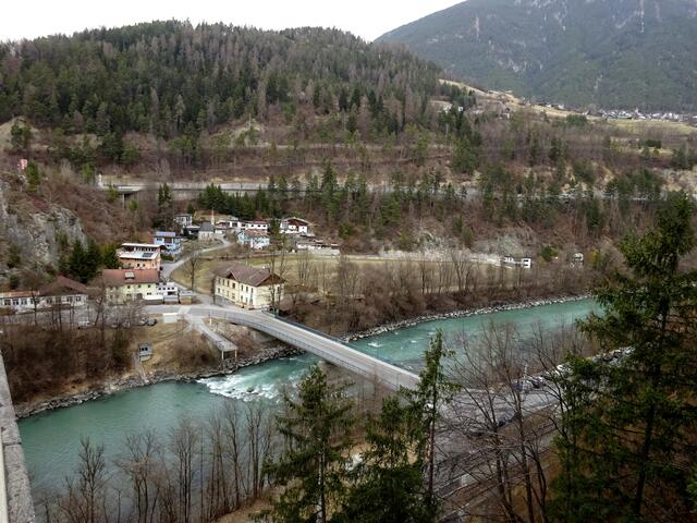 Der Weiler Königskapelle gehört zur Gemeinde Karrösten, der Schutzwald oberhalb des Weilers muss dringend aufgeforstet werden. | Foto: Föger