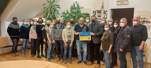 GR Petra Busam, Sissy Riedmüller, Romana Friedrich, Christine Riedmüller, Mira Rankowitsch-Fuxa, Claudia Kriegl, Sandra Kurka, Gabriele Bobits, Leopold Riedmüller, Kurka Martin, GR Martina Roderer, GR Andreas Grünbeck, Vizebürgermeister Peter Gahleitner, Matthias Kiesling, Bürgermeister Roman Bobits, Christoph Thüringer, GR Sandra Hengl, Gerhard Suchy, Julia Roderer, GR Thomas Pal, Heinz Keiler | Foto: Gemeinde Lassee