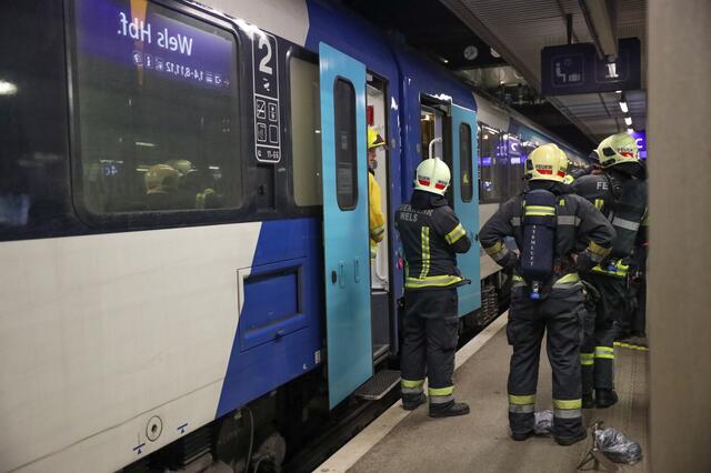 Wieder Feuer in einem Nachtzug in Wels, dieses Mal brach es in einem Abteil aus.