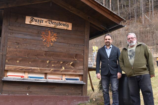Peter Holzknecht und Robert Enzler, Obmann von "Biene Kufstein" (v.l.), wollen mit dem Verein nach zwei Jahren wieder durchstarten.  | Foto: Barbara Fluckinger