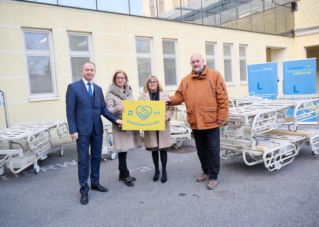 NÖ Landesgesundheitsagentur Vorstand Konrad Kogler, Landeshauptfrau Johanna Mikl-Leitner, kaufmännische Standortleiterin LK Korneuburg-Stockerau Brigitte Straub und kaufmännischer Standortleiter LK Gmünd Karl Binder
  | Foto: NLK Pfeiffer