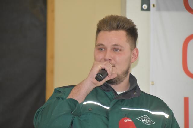 Lehrling Elmas Balcinovic sagte den Gleichenspruch auf. | Foto: Michael Strini